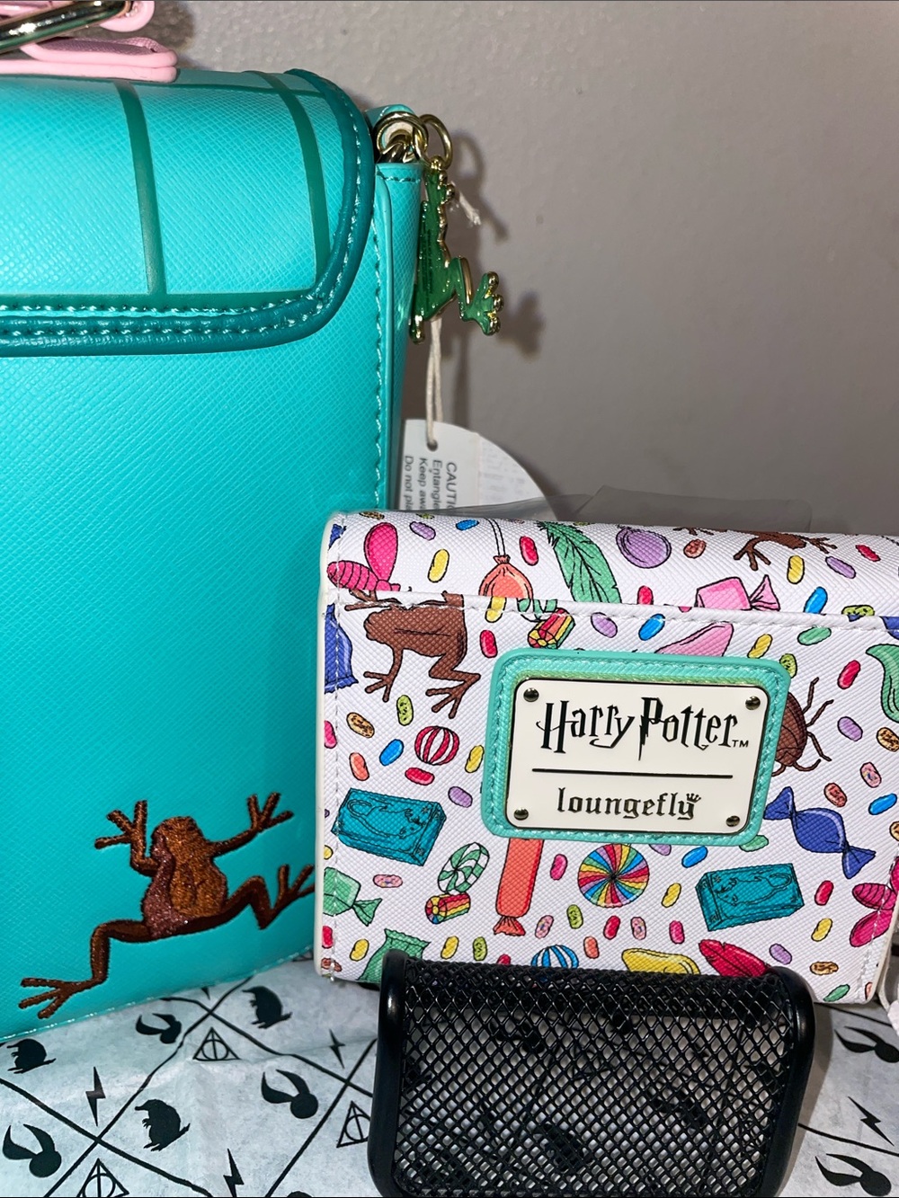 Exclusive Loungefly Harry Potter Sweet Shop Honeydukes Crossbody and Wallet Set - Picture 10 of 15